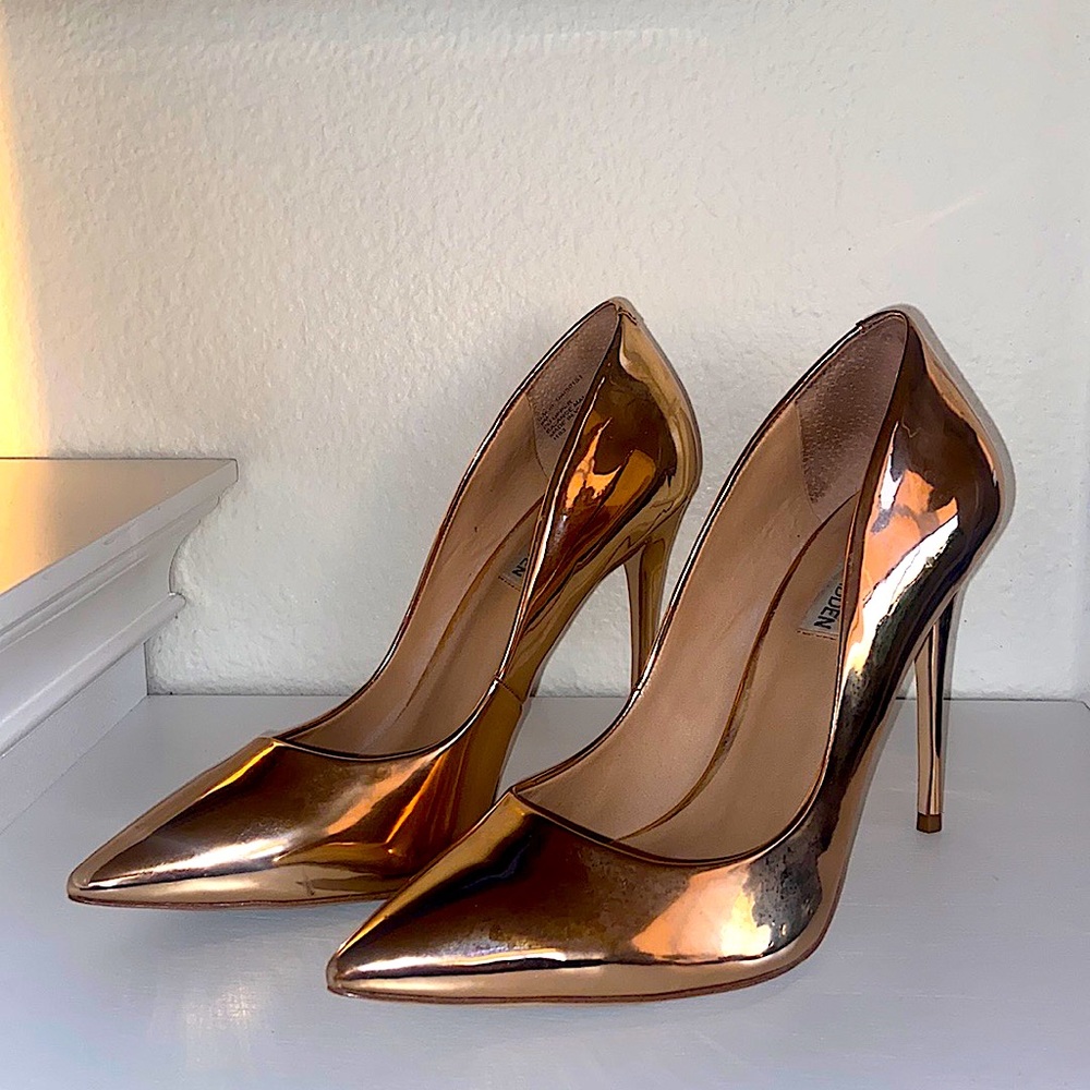 Steve Madden Daisie size 8 Rose Gold Pumps